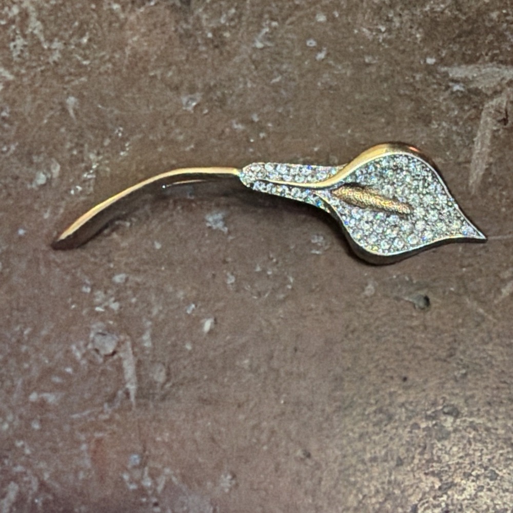 Vintage Calla Lily Gold Tone Jeweled Brooch